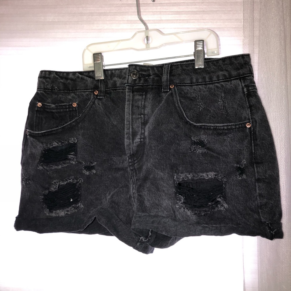 High Waisted Black Distressed shorts